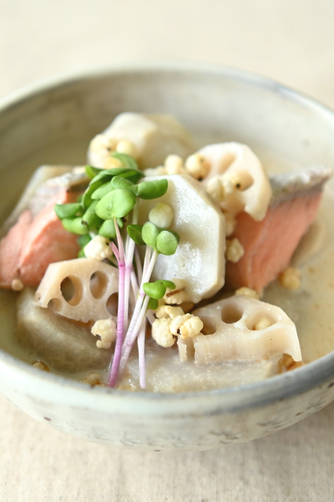 レンコンと里いもの豆乳スープ はとむぎトッピング